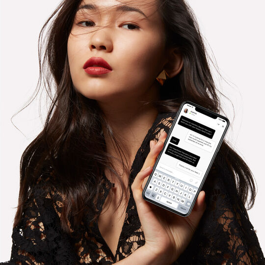 Valentino live deals chat